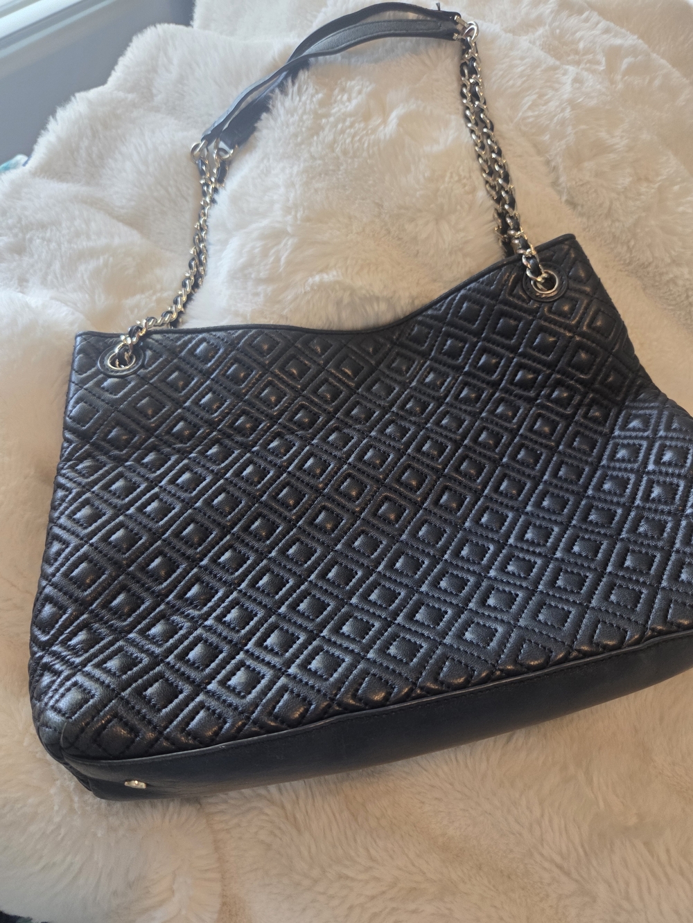 Tory Burch Black Quilted Leather Shoulder Bag with Logo Medallion - Picture 4 of 14